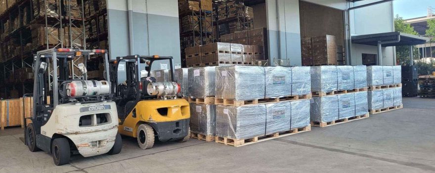 Freight forwarding warehouse with forklifts and palletised goods