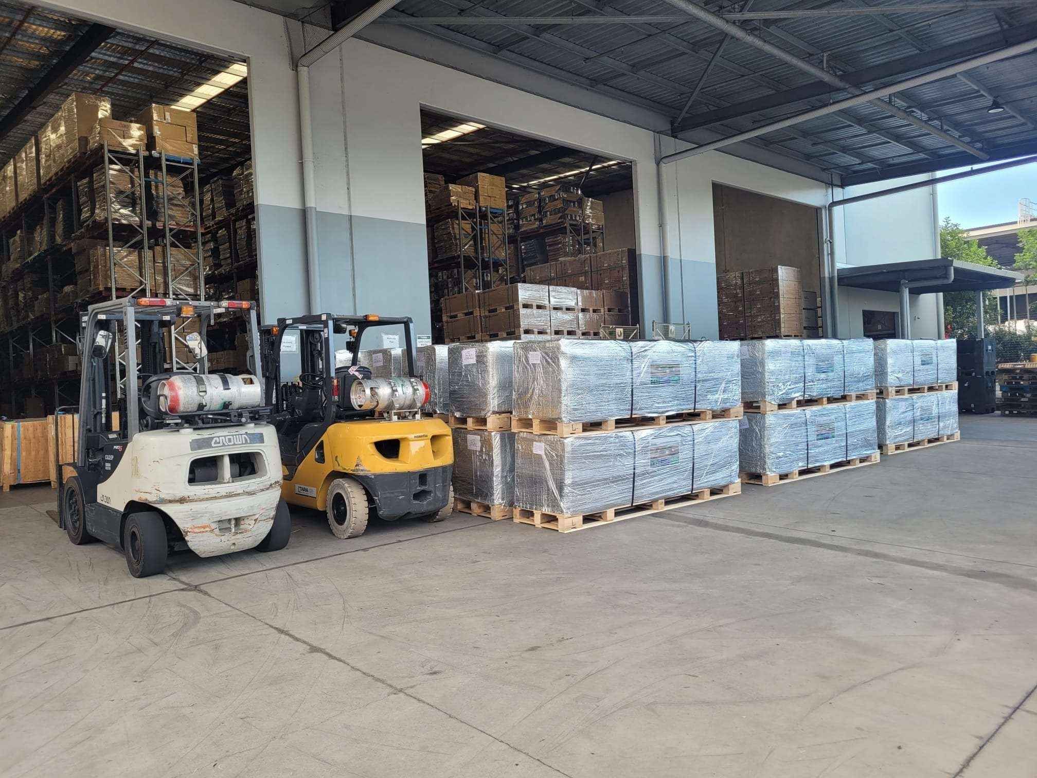 Freight forwarding warehouse with forklifts and palletised goods