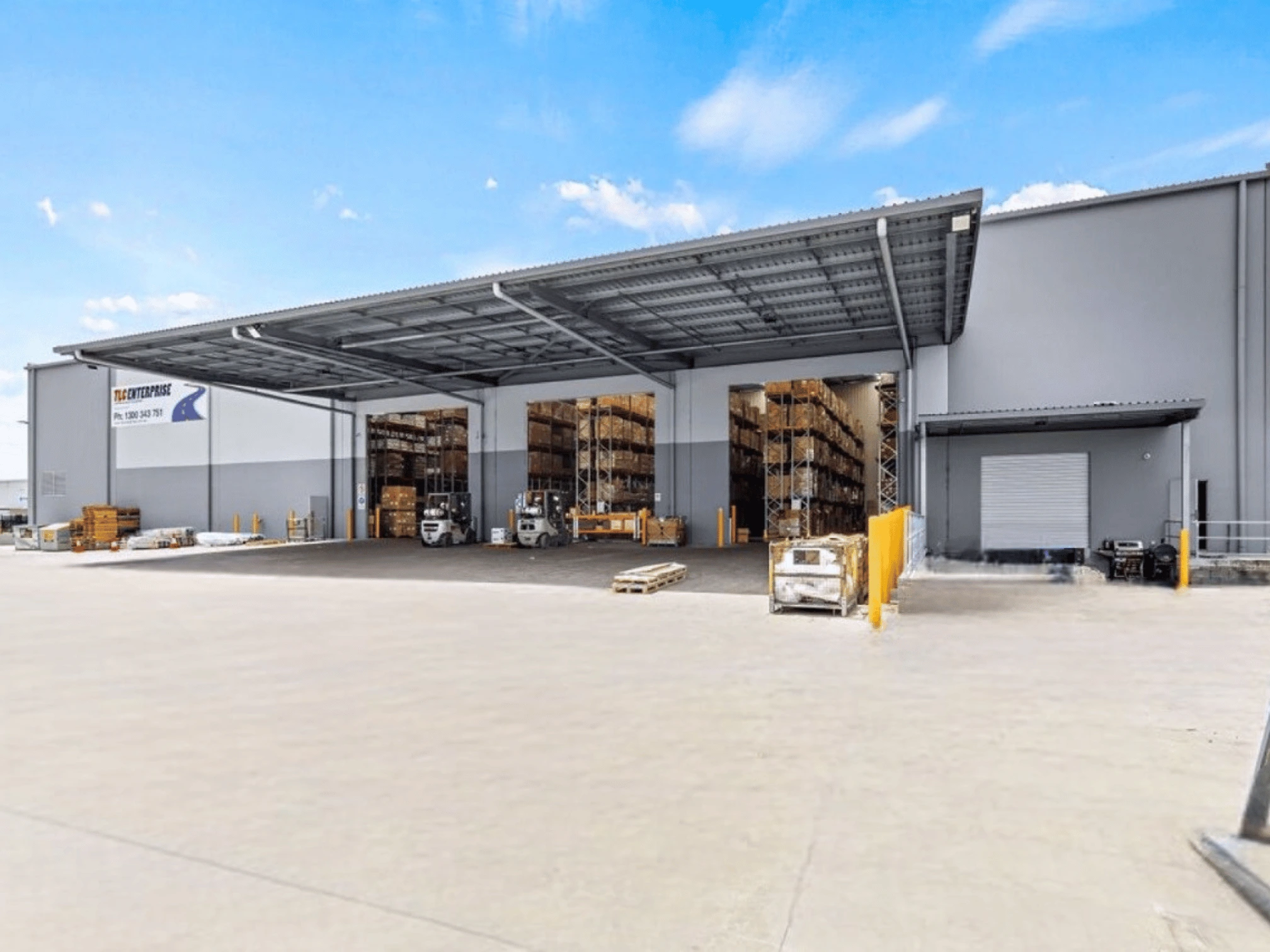 Fulfilment Centre vs Warehouse