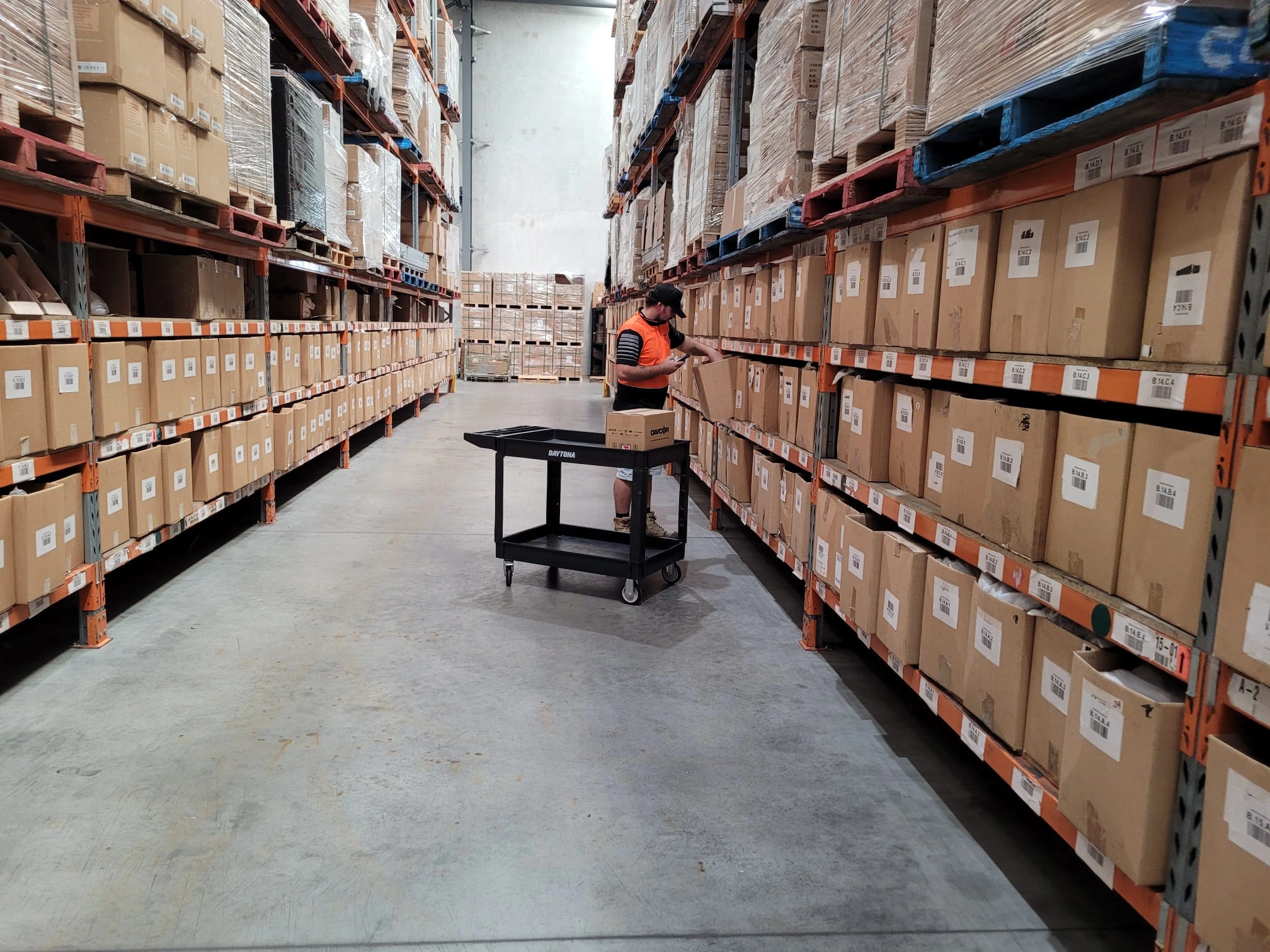What Is a Fulfilment Centre How It Works